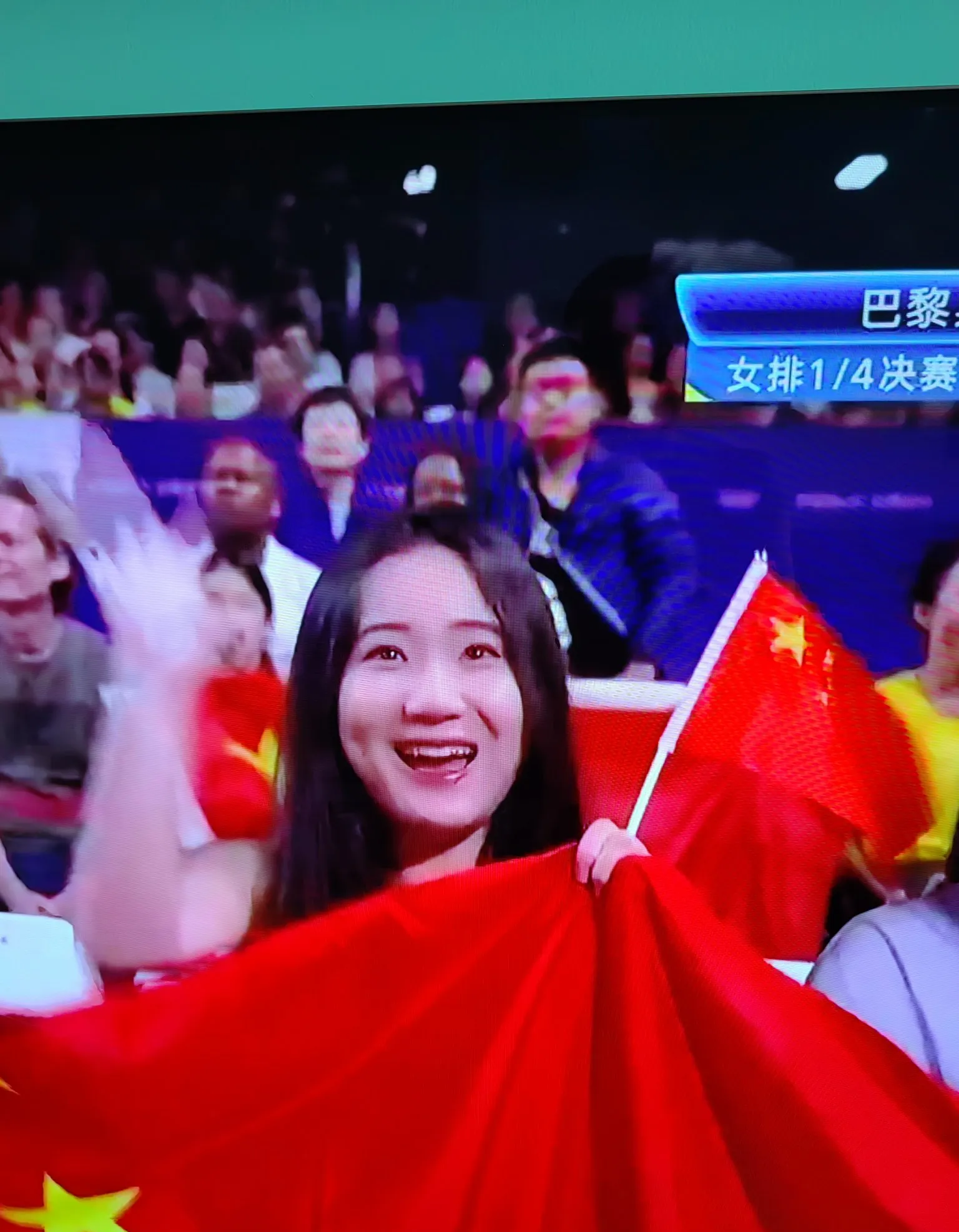 足球锦标赛现场女选手赢得阵阵掌声